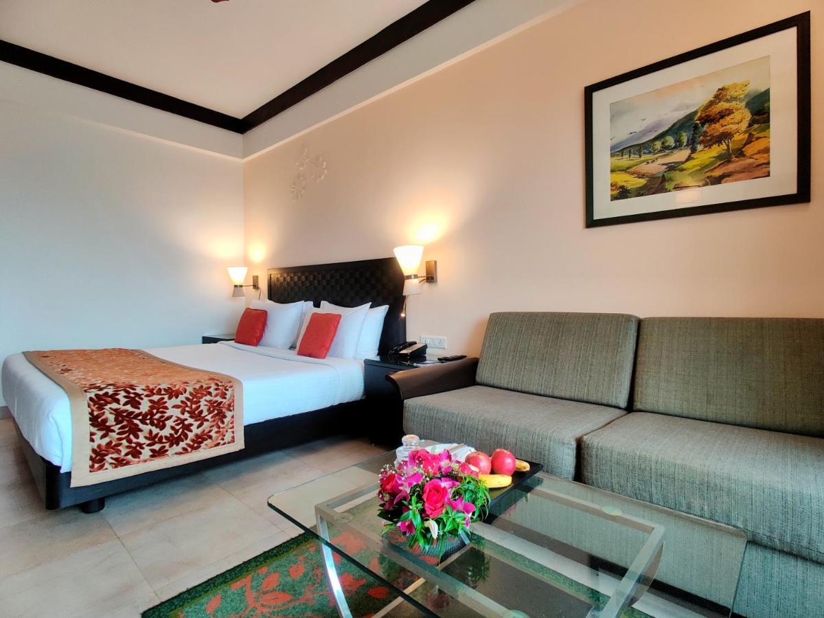 Fariyas Resort Lonavala Εξωτερικό φωτογραφία