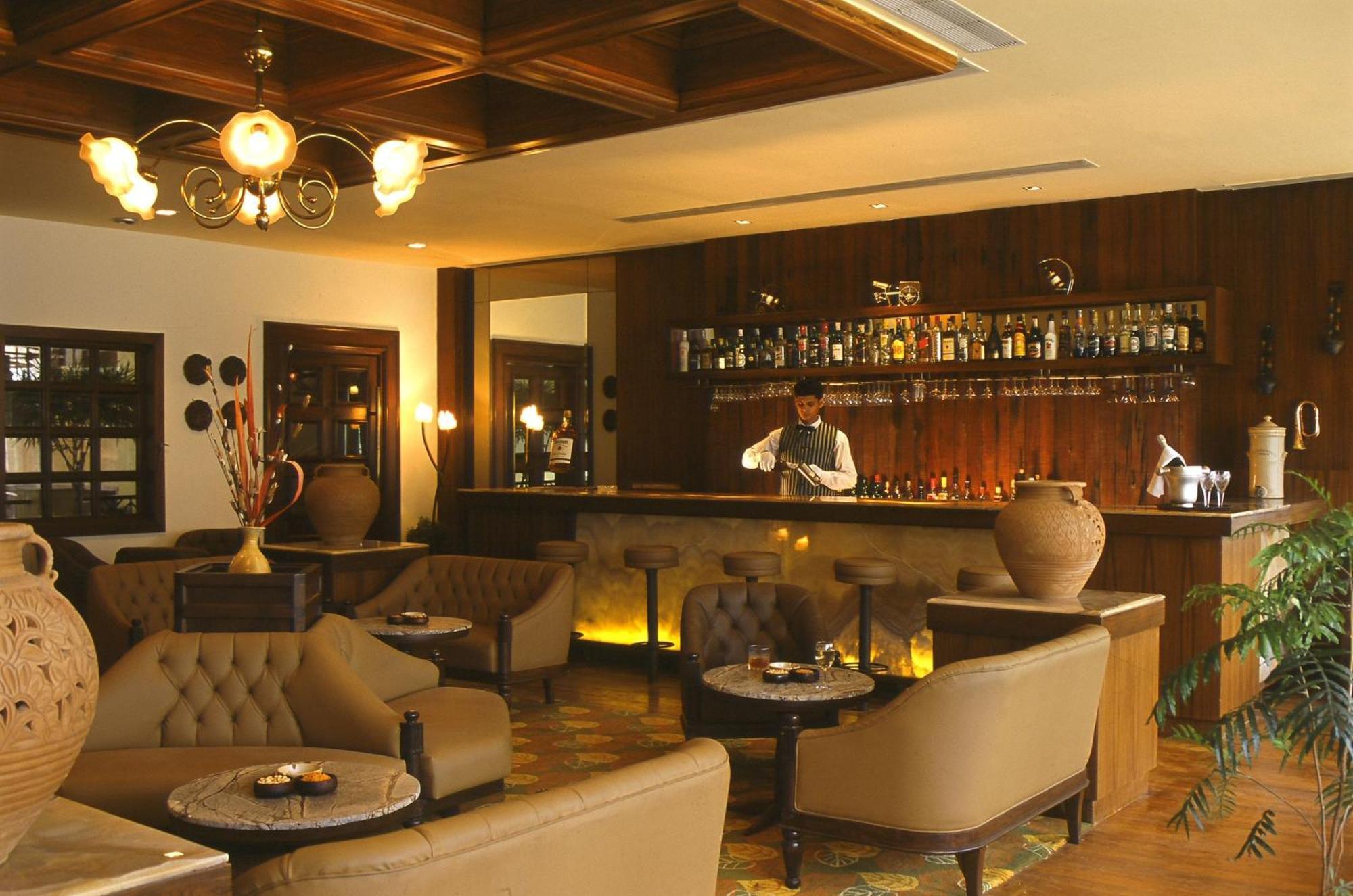 Fariyas Resort Lonavala Εστιατόριο φωτογραφία